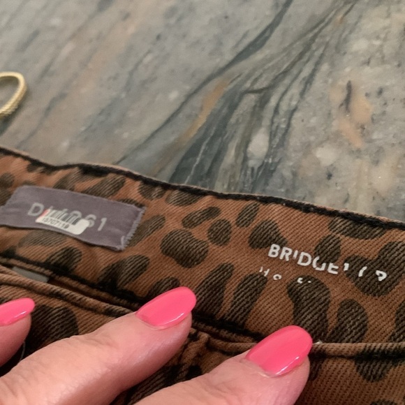 DL1961 High Rise Jeans Cropped FLATTERING Jaguar Animal Print Jeans 25 - Picture 11 of 14